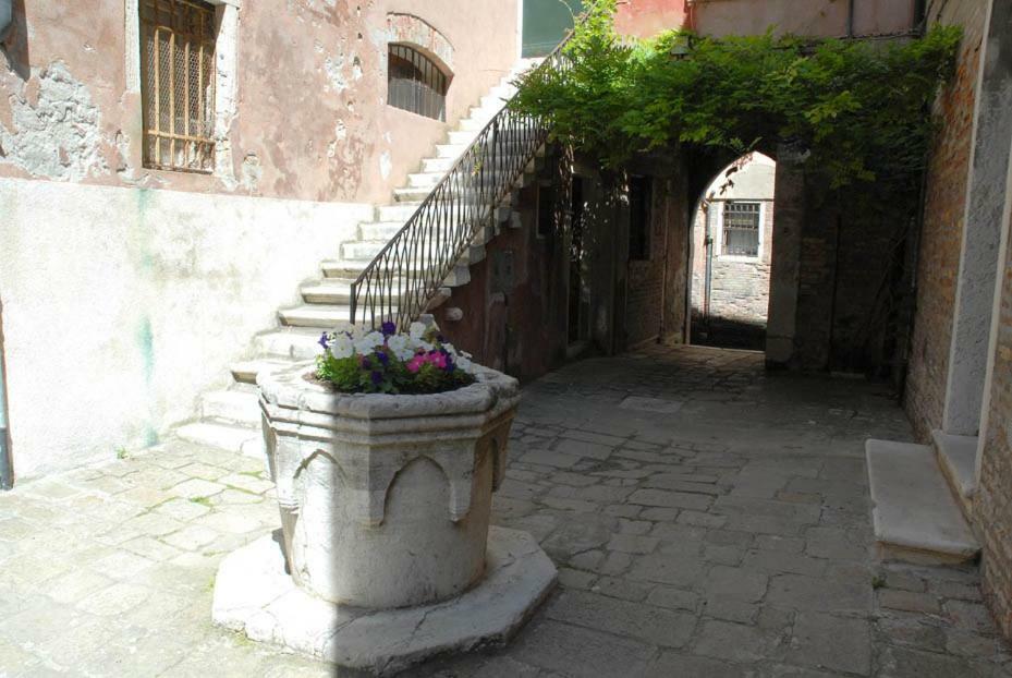 Dorsoduro - Corte Della Comare Veneza Exterior foto